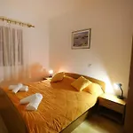 Apartamento In With Sea View, Balcony, Air Conditioning, Wifi 3598-3 Privlaka (Zadar)