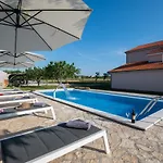 Apartamento In With Sea View, Balcony, Air Conditioning, Wifi 3598-3 Privlaka (Zadar)