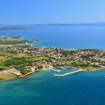Apartamento In With Sea View, Balcony, Air Conditioning, Wifi 3598-3 Privlaka (Zadar)
